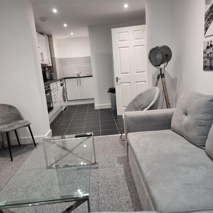 Classic 2 Bed Apartment In Oldkent Road Londra Esterno foto