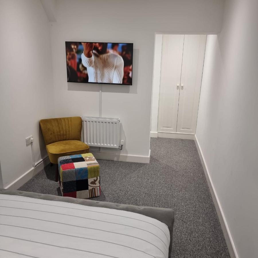 Classic 2 Bed Apartment In Oldkent Road Londra Esterno foto