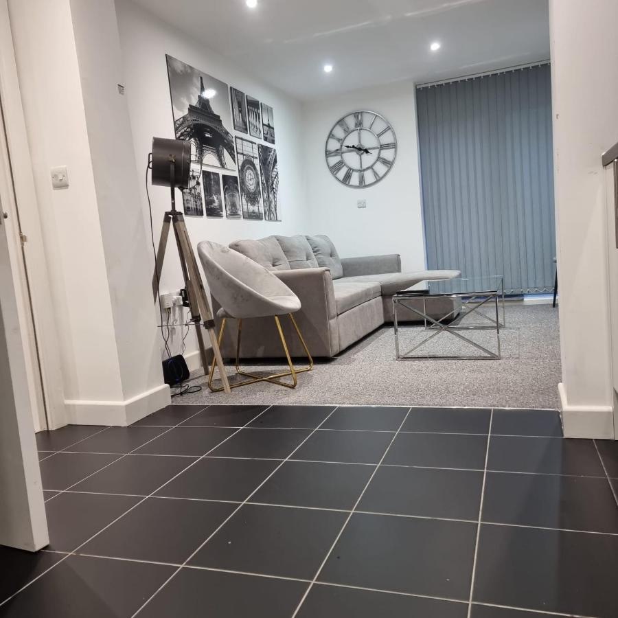 Classic 2 Bed Apartment In Oldkent Road Londra Esterno foto