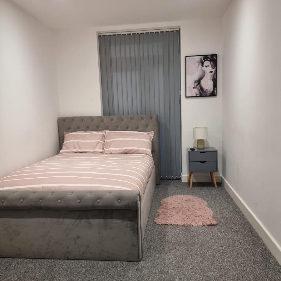 Classic 2 Bed Apartment In Oldkent Road Londra Esterno foto