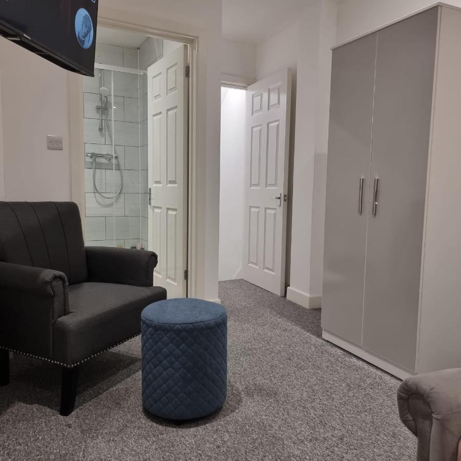 Classic 2 Bed Apartment In Oldkent Road Londra Esterno foto